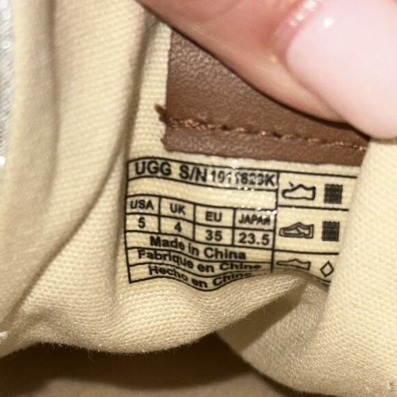 UGG Girls Kids Mikki Sterling Metallic Silver Low Top Sneakers youth Size 5 - Picture 6 of 6